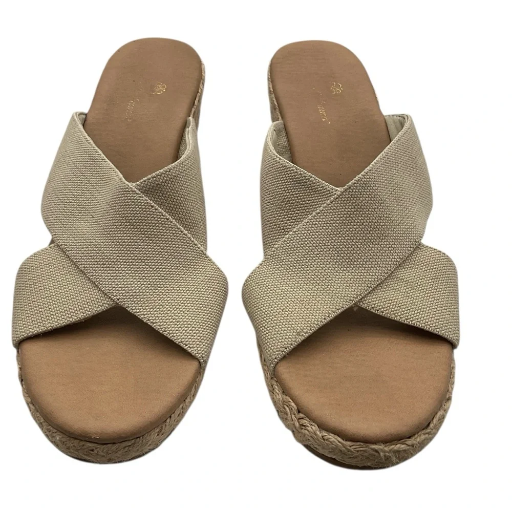 Tommy Bahama Women's Beige Cross-Strap Sandals‎ size 9.5
